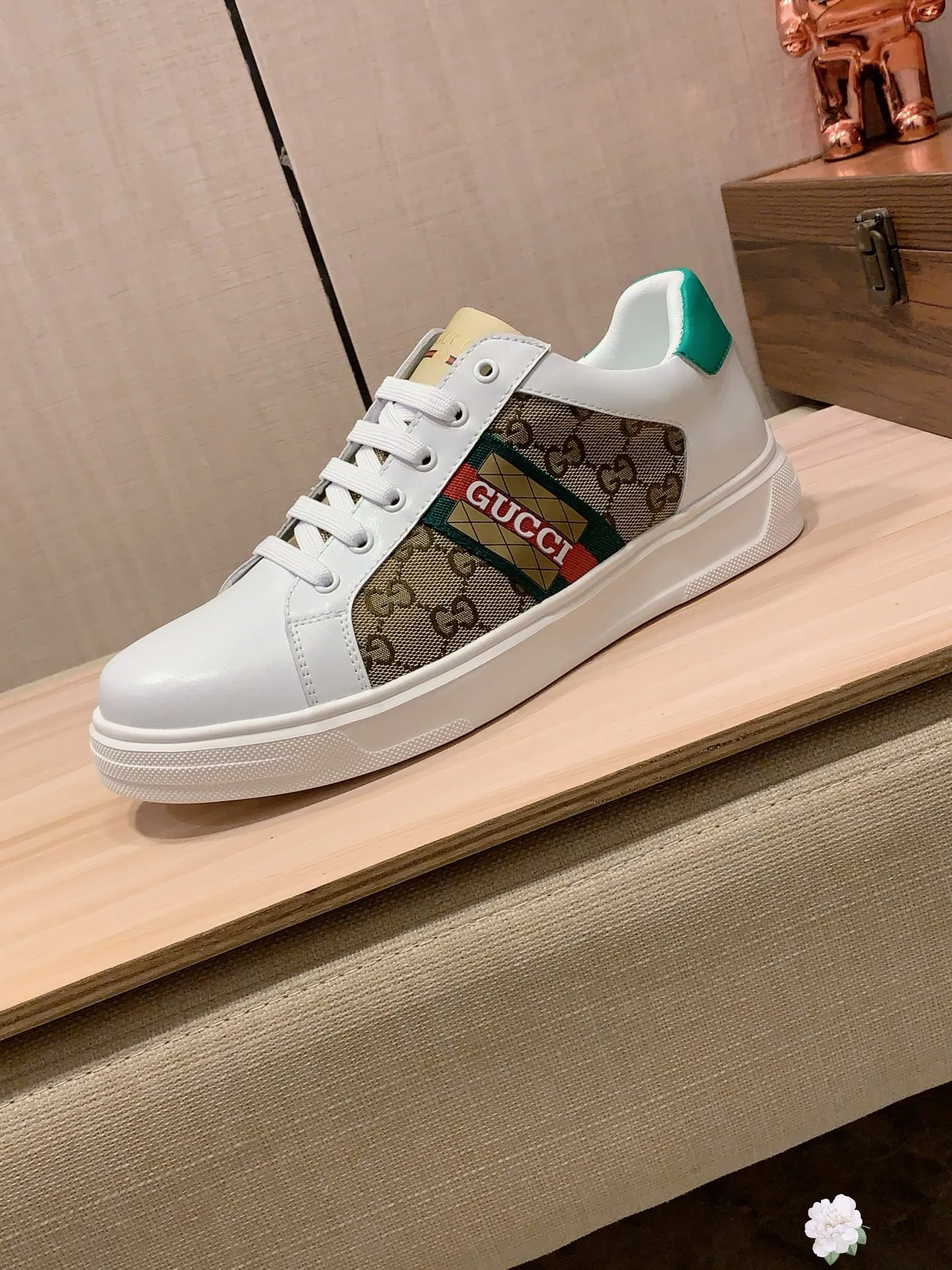 Men's men's shoes💰420💰💰🎩🎩[Lightning][Lightning] "Gucci*" latest • popular casual shoes, top brand [seduce] luxury ~ purchasing agency, top ~ quality. [Strong] The upper is made of imported breathable cowhide with fabric material ➕ Breathable sheepskin feet (•) and fine workmanship. The original stylish and stylish soft rubber wear-resistant and non-slip outsole is light and comfortable on the feet. The real thing looks better when photographed in person. 111: code: 38-44, 3️⃣ colors selected